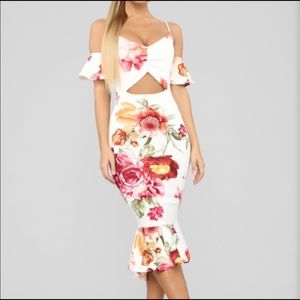 - Fashion Nova Dreamy Thoughts Midi Dress - XS